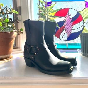Frye Harness 8R Black Leather Boots